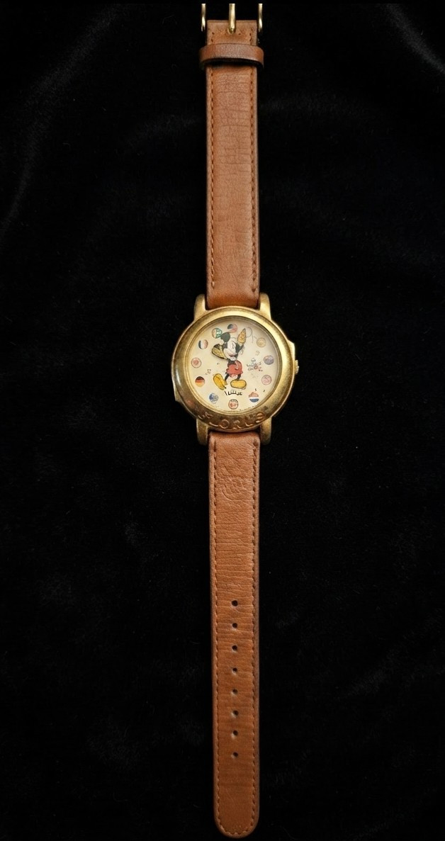 The Small World Melody – Haunted 1990s Lorus Mickey Mouse Watch (V421-0020)