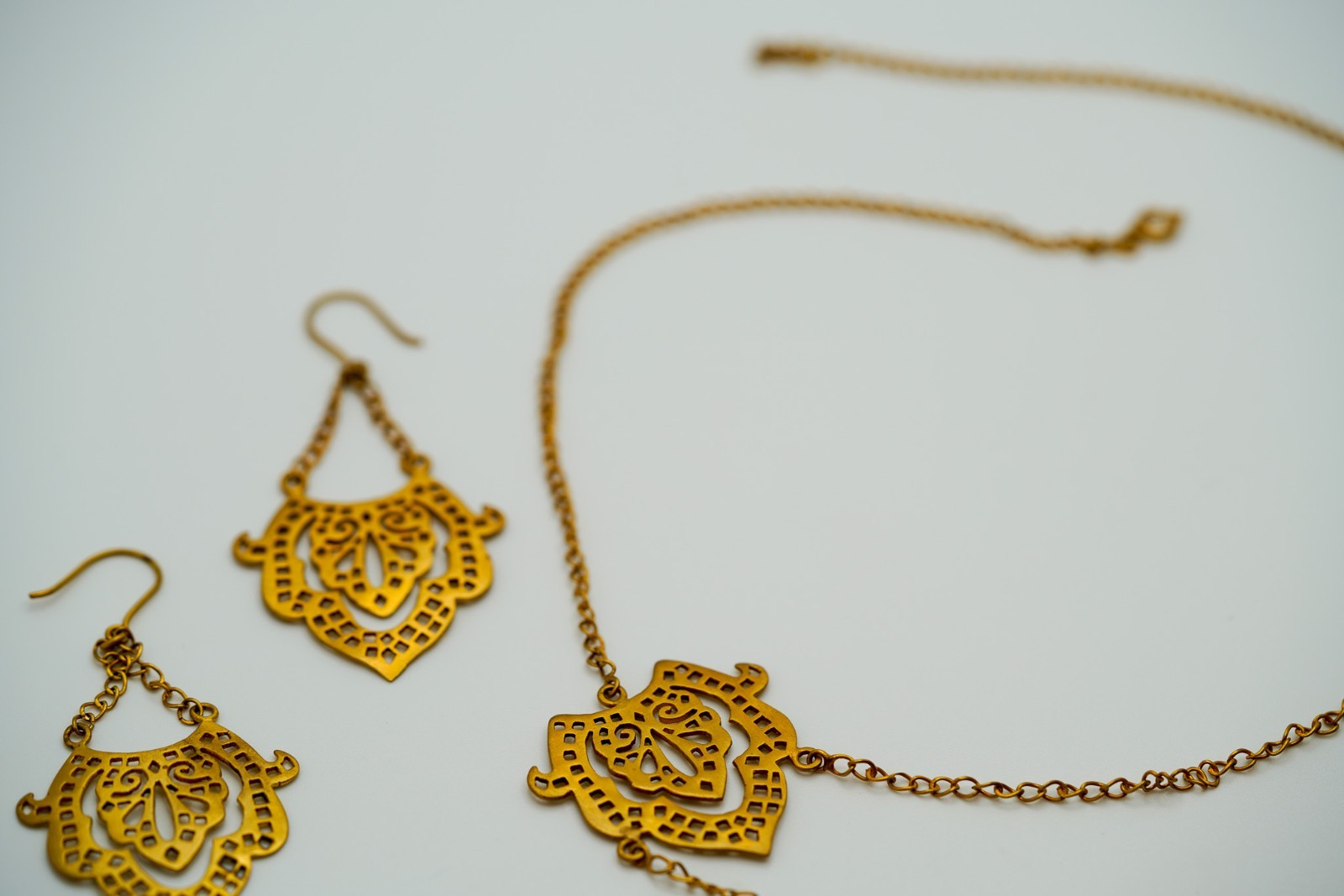 Vintage Gold Ornate Style Necklace 18.5″ & Earrings 6.6cm JB28