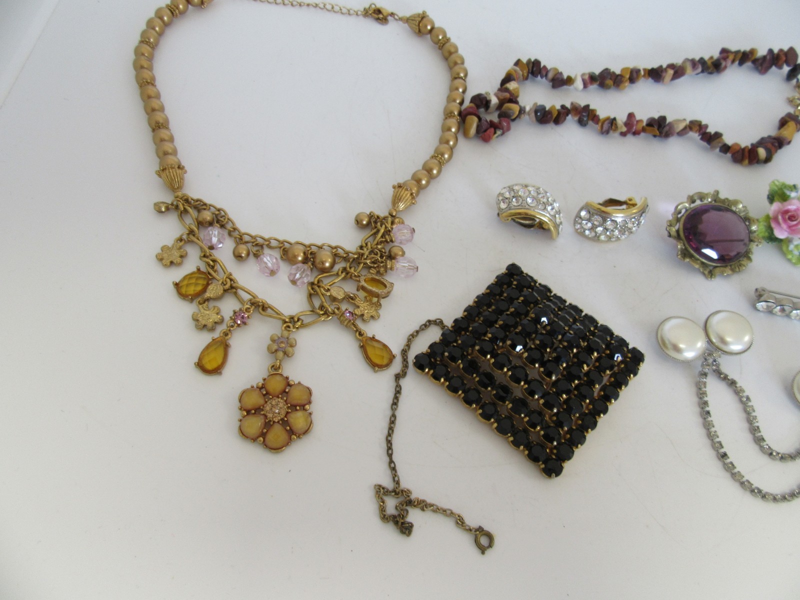 Vintage And Contemporary Jewellery Job Lot Brooches Rings Clip On Earrings More