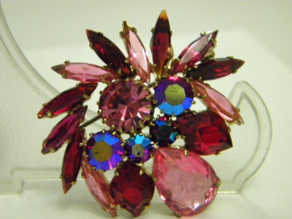 Beautiful Czech Jewelry Brooch Czechoslovakia Vintage Jablonex 198
