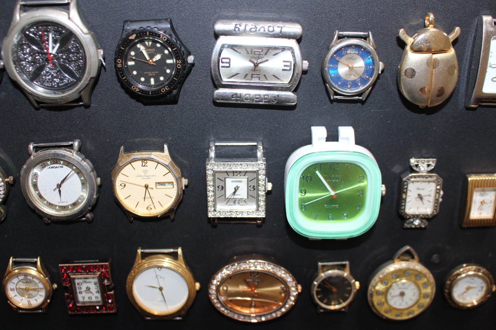 LOT OF 33 VINTAGE MALE AND FEMALE WATCHES