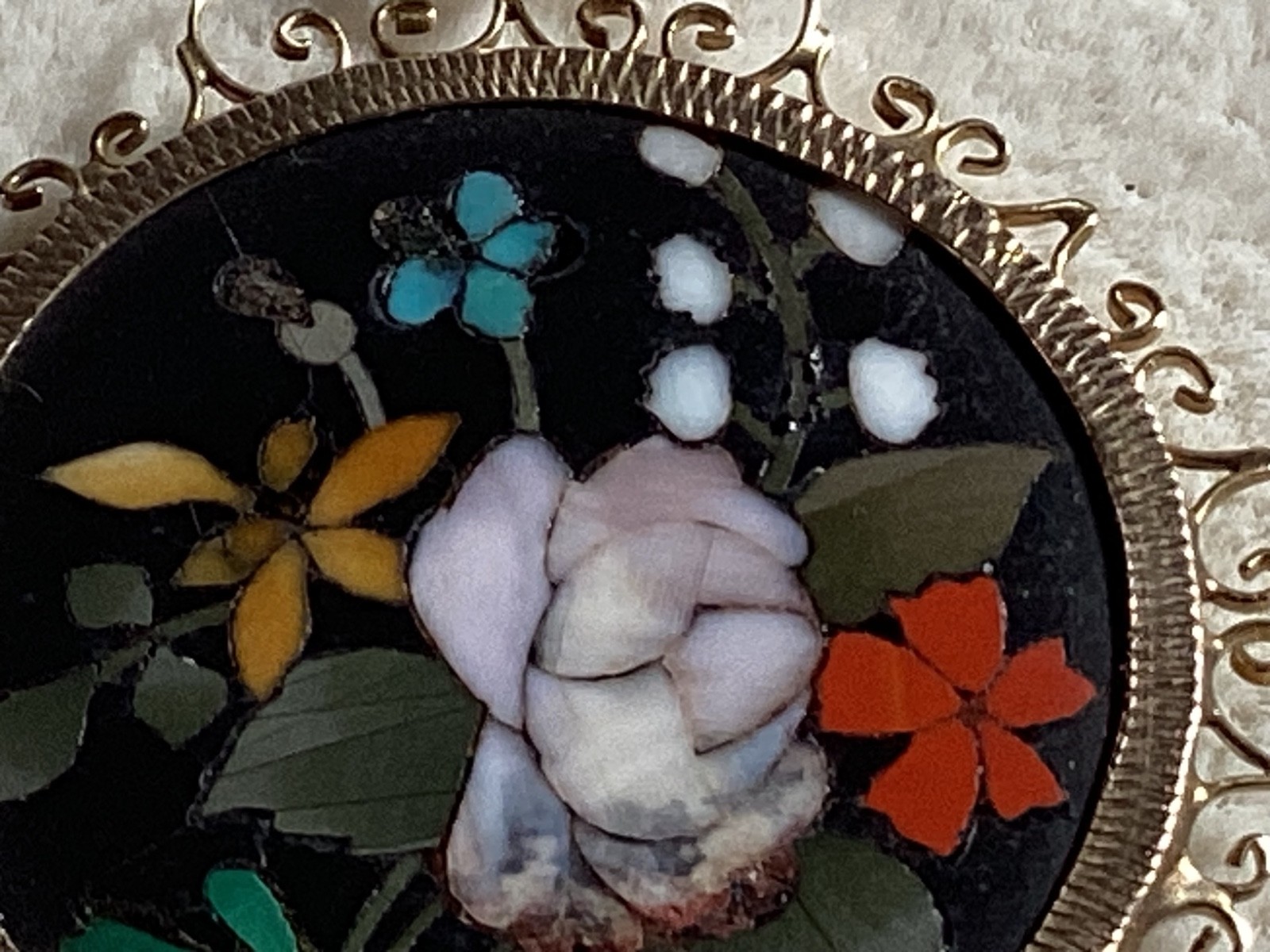RARE ANTIQUE ITALIAN HAND SET PIETRA DURA FLORAL GOLD TONE PENDANT MUST SEE NR