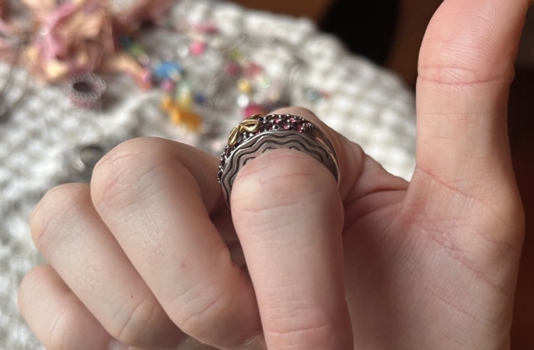 Vintage chunky sterling silver and pink ruby ring with gold flower decal