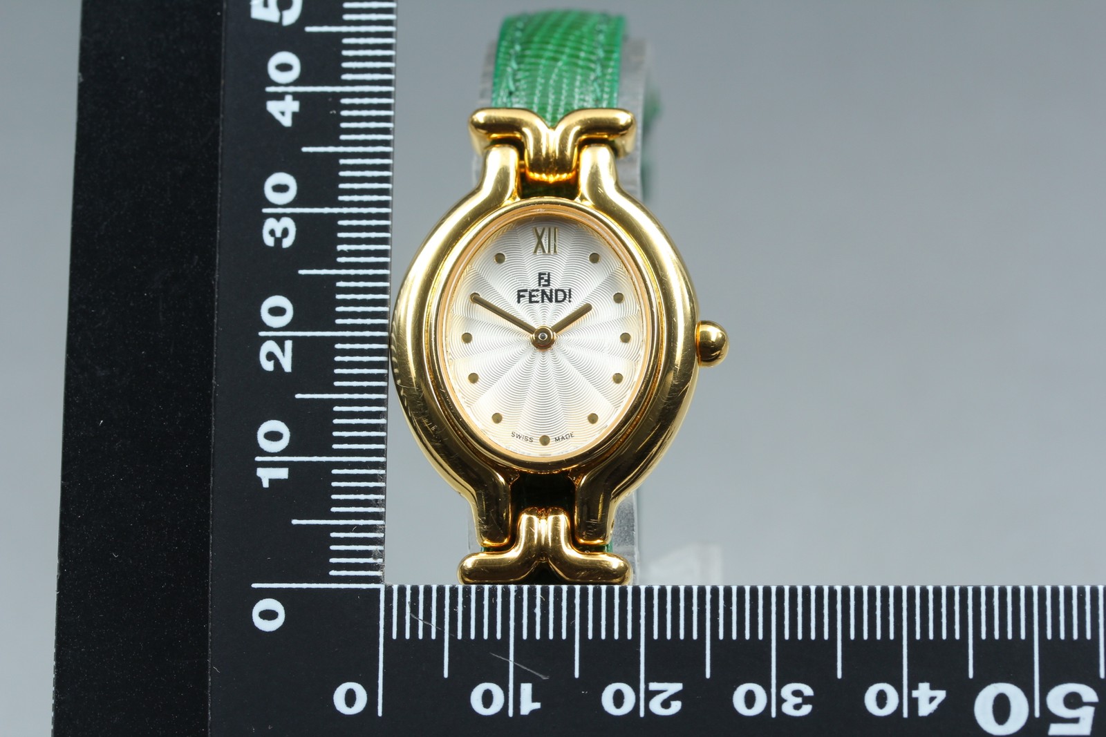 FENDI 640L Chameleon Change Green Belt Gold 24mm Women’s Quartz Watch Vintage
