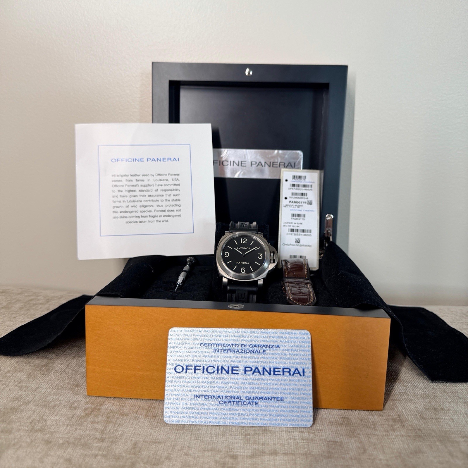 Panerai PAM176 Titanium 44mm Luminor Men’s Black Watch PAM00176 Complete Set