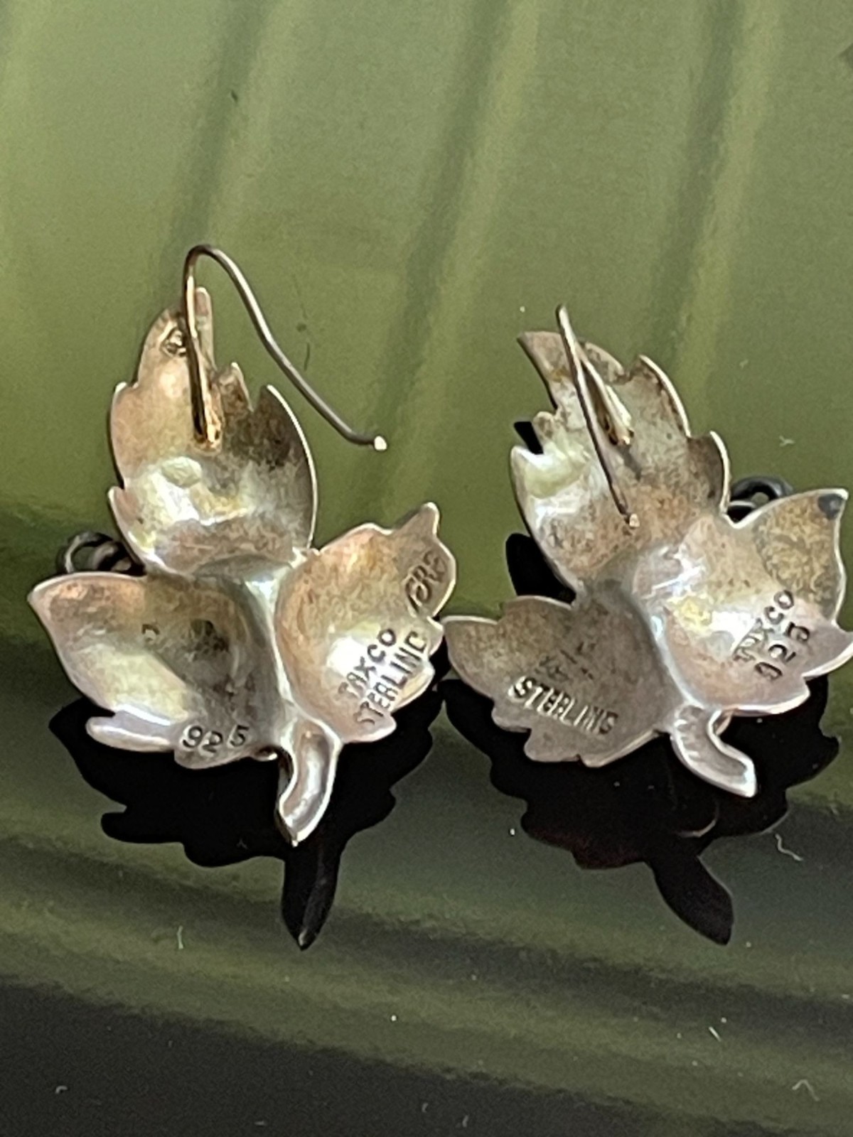 Vintag Erika Hult de Corral Taxco Sterling Silver Grape Leaf Earrings Signed ERE