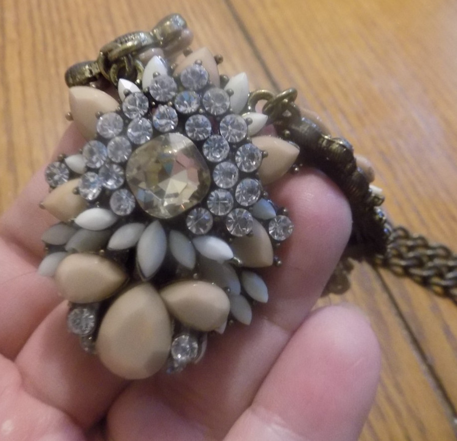Vtg Statement Bib Necklace Tan, White & Clear Beaded Gold Tone 18″ – 21″ ( 545)