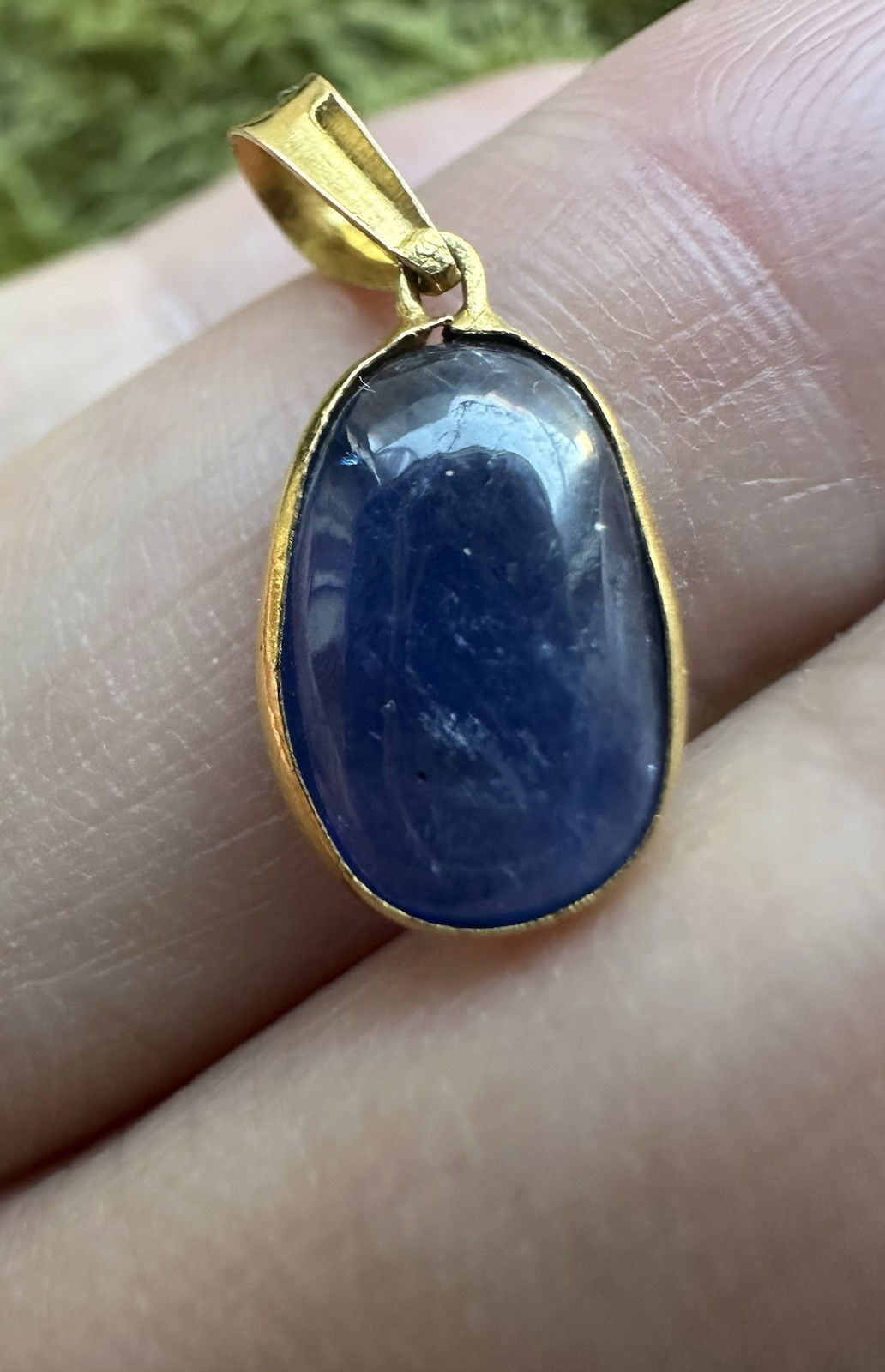 19K Yellow Gold Natural Mogok Sapphire Cabochon Pendant