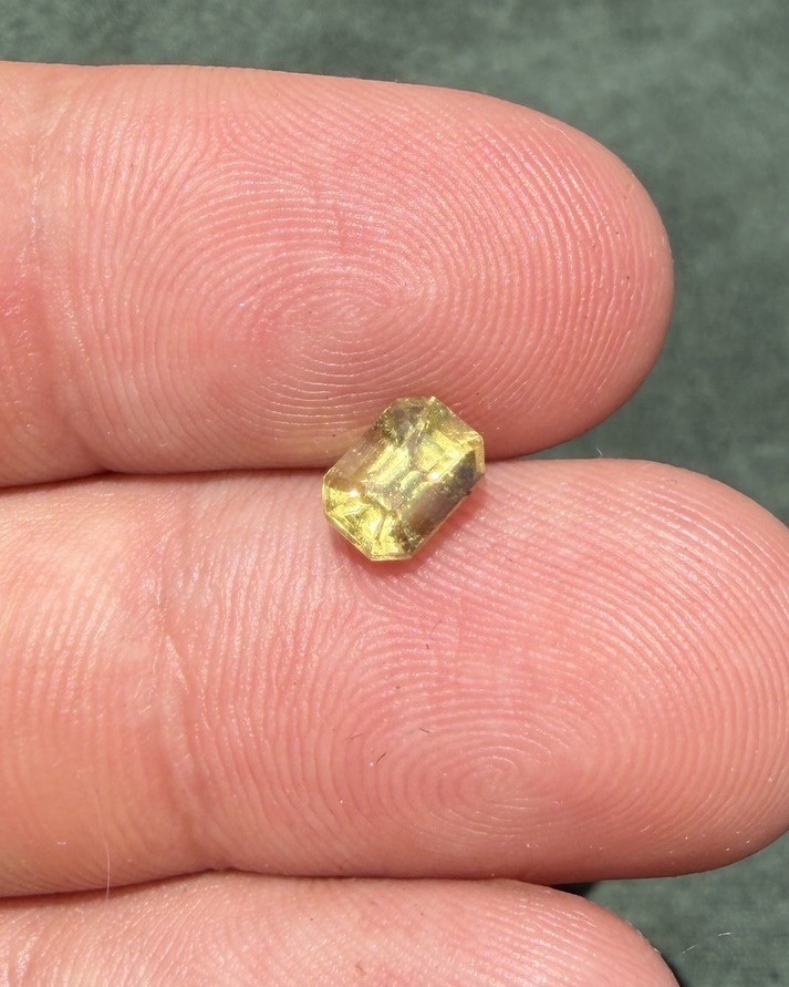 1.38 ct Vivid Yellow Octagon Sapphire | 6.6 × 4.7 × 4.3 mm