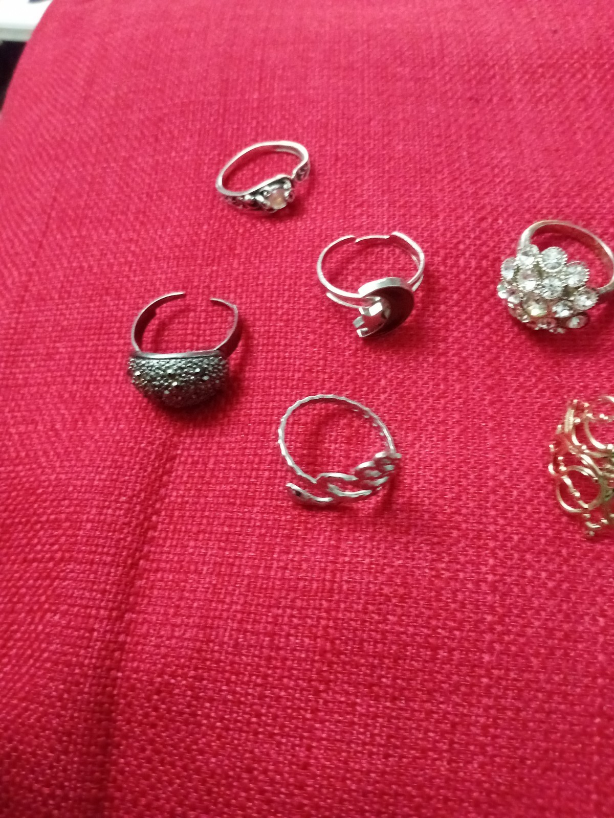 6 Used Ladies Dress Rings 5 One Size 1 Size P .