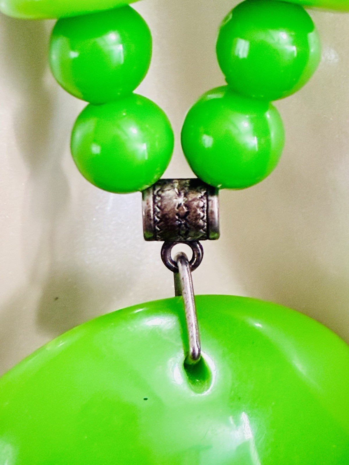 Green Plastic Beaded Statement Necklace, Round Pendant, Adjustable, No Stone