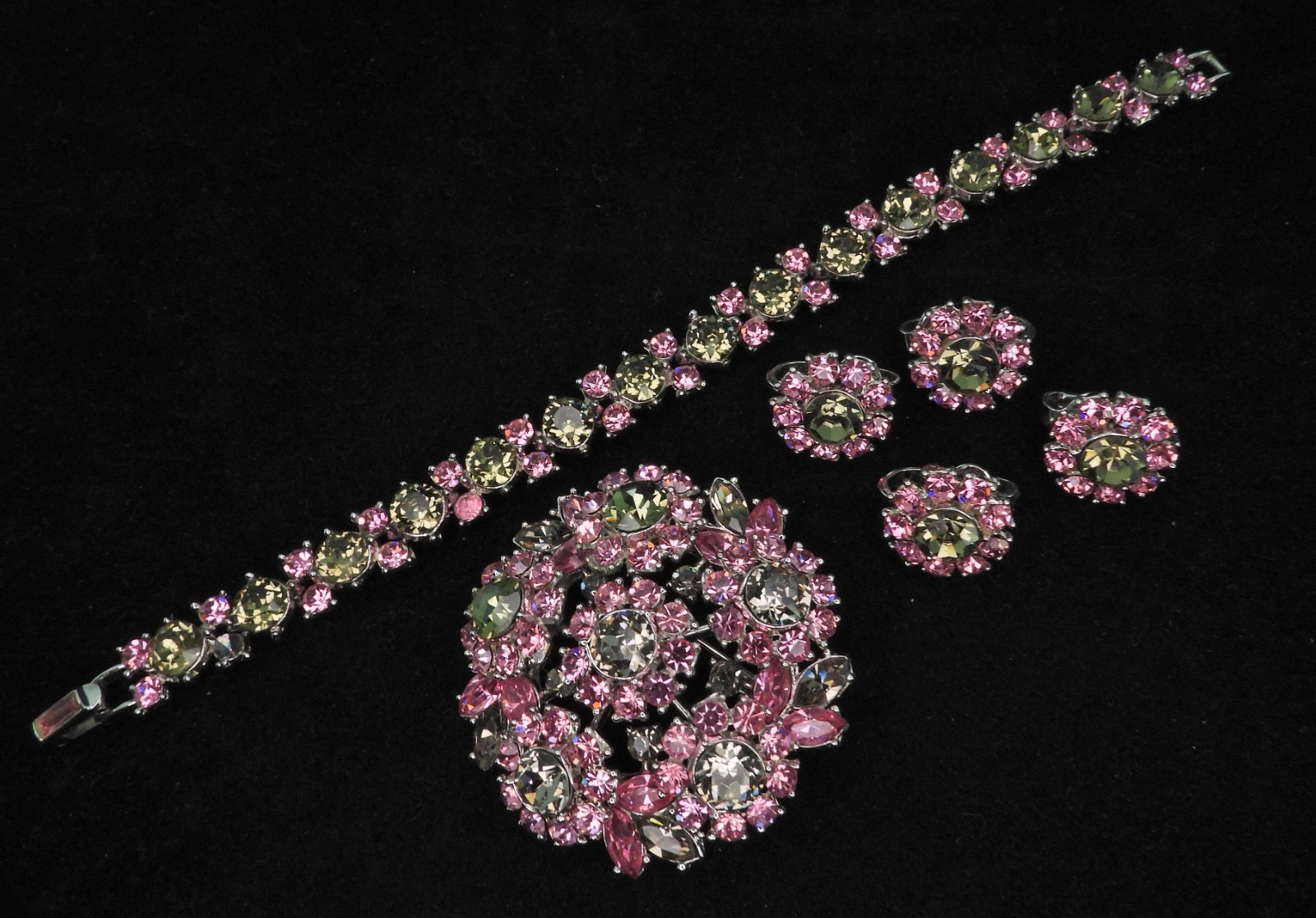 Crown TRIFARI Early 1960s Pink & Gray RS Flower Brooch, Bracelet, Earrings Set