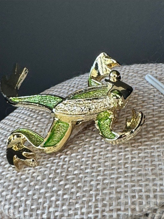 VTG Gerry’s Singed Leaping Frog Brooch Green Enamel Figural Animal Pin 1980s