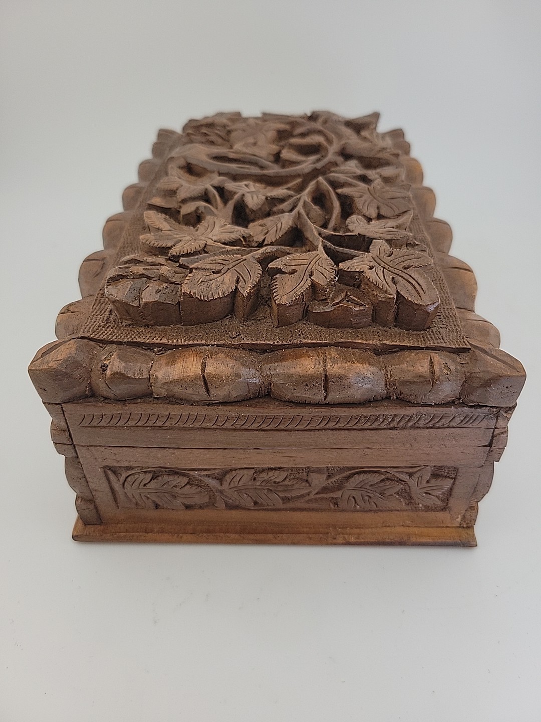 Hand Carved Kashmiri Walnut Wood Jewelry Box with Removeable Tray Signed 8.5×5.5