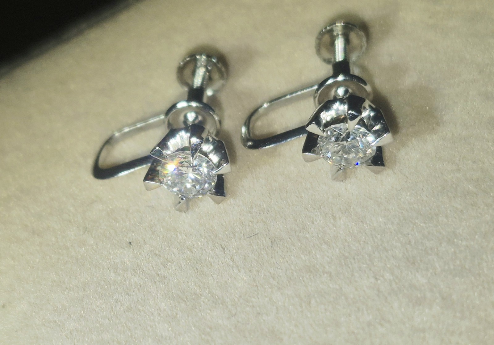 SUPER SPARKLY PLATINUM .68ct NATURAL EARTH MINED COLORLESS DIAMOND STUD EARRINGS