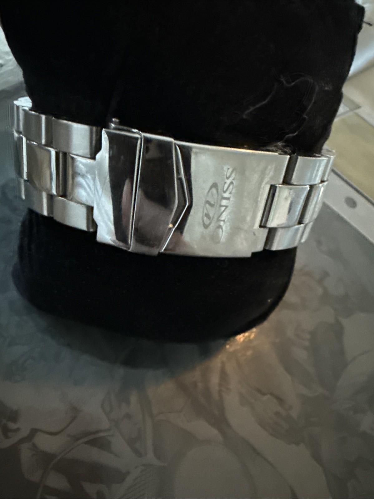 Oniss Swiss Automatic Ref. #ON477M 25 Jewels 300M/660Ft Silver Dial Mens