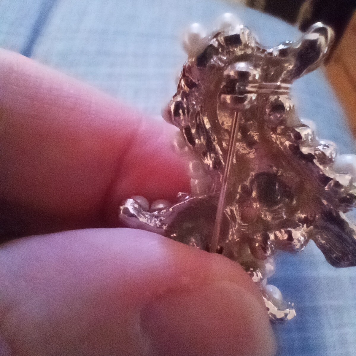 Poodle Brooch Costume Silver White Pearl & Glass Twist Clasp 1.25X1.25″ EUC