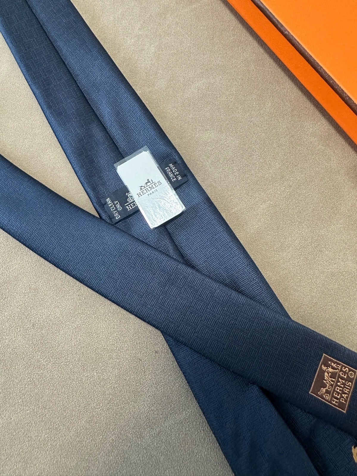 HERMÈS PARIS LION HEAD SILK TIE NAVY BLUE ANIMAL MOTIF JACQUARD MADE IN FRANCE