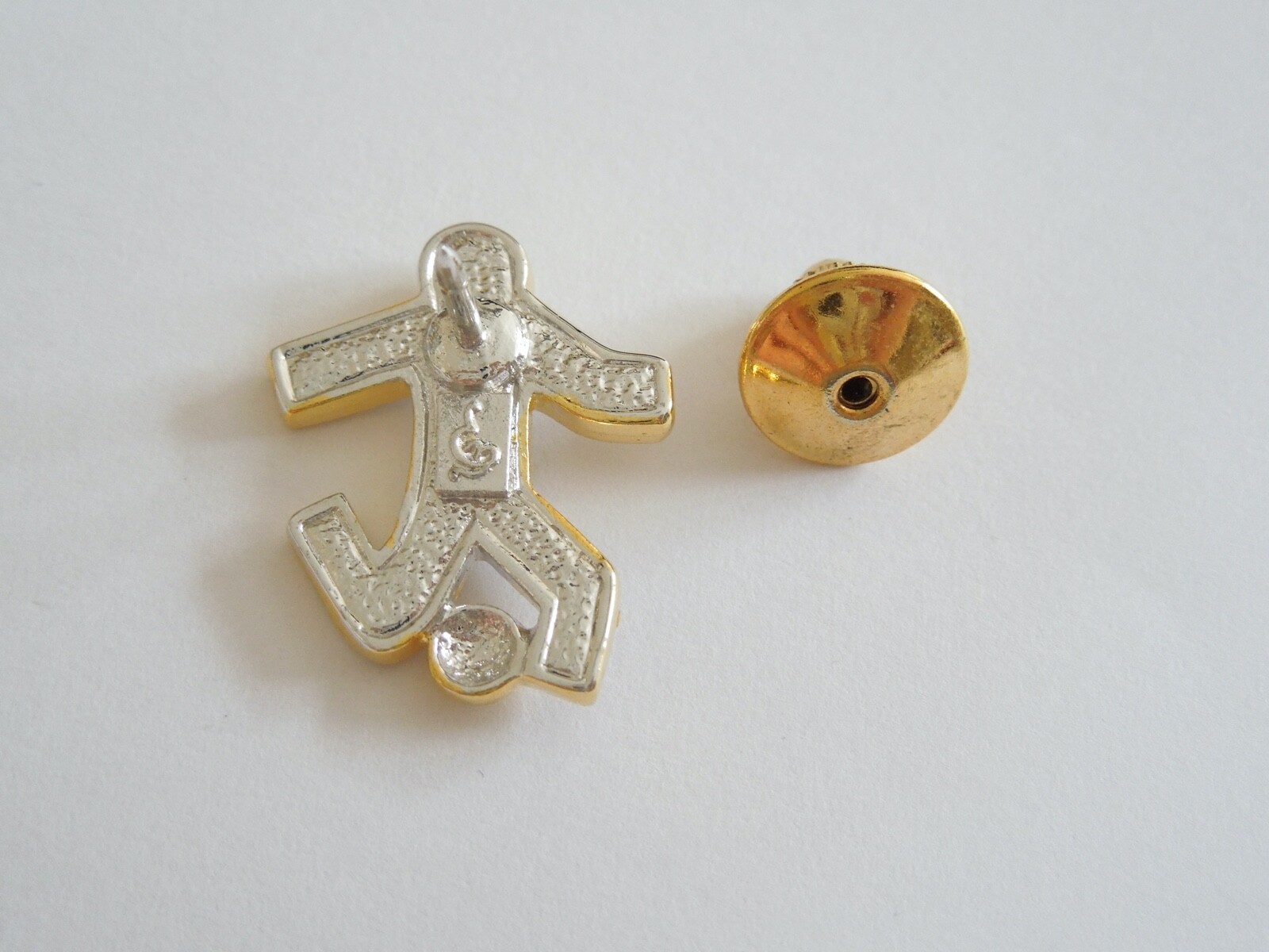 Bicolor Strass Stone Soccer Player Brooch Pin 4,6 g 2,2 x 1,8 cm