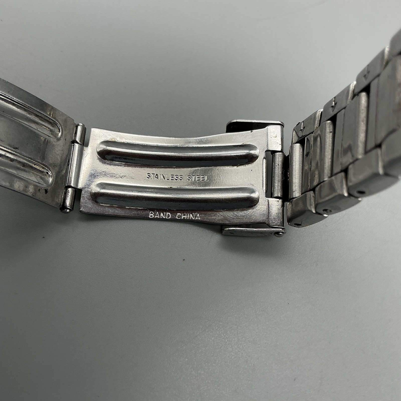 Pulsar Mens Watch 38mm Black Silver Gold Two Tone VX42-X051 New Battery 7.25″