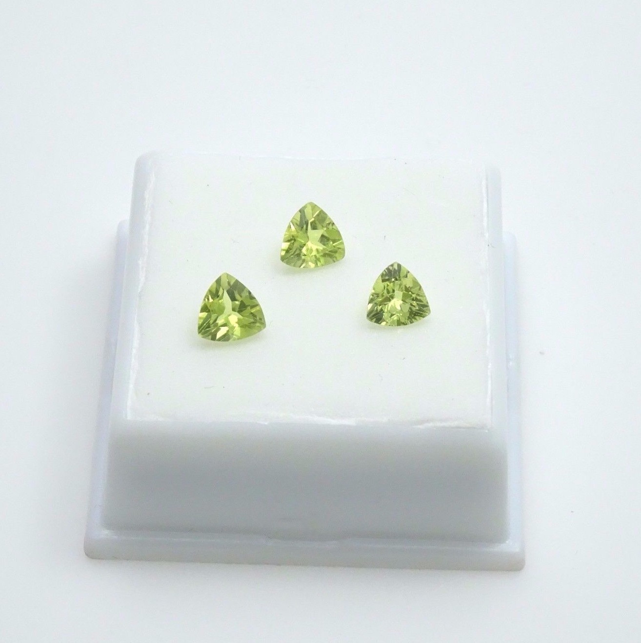 Set of 3 Green Chrysoberyl 2.0TCW – Trillion – 6x6mm – Loose Gemstones