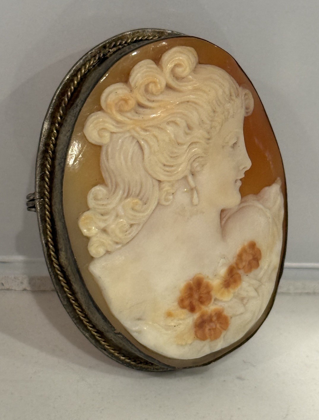 Stunning Shell Cameo profile of a woman adorned With Flowers Brooch/Pendant
