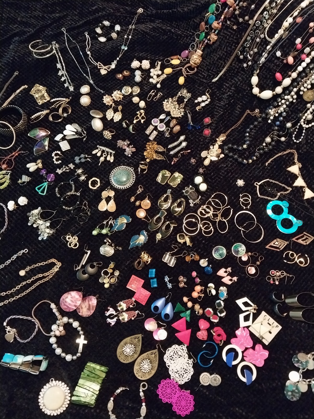 vtg EARRINGS LOT BUNDLE Jewelry Necklaces Broach Bracelet Estate OVER 185 PCS