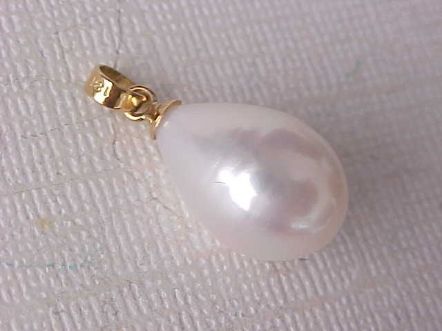 11.5MM X 17MM GENUINE WHITE PEARL PENDANT SOLID 18K YELLOW GOLD