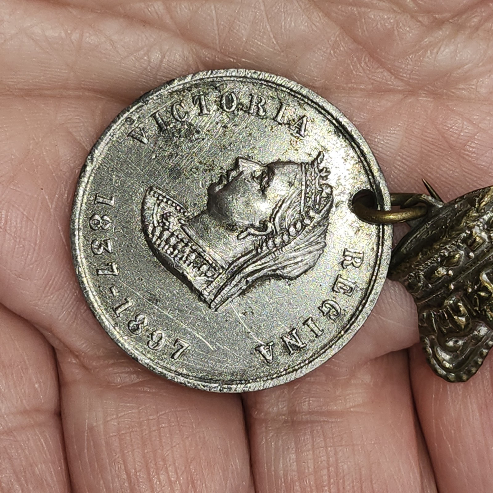1837-1897 Queen Victoria Diamond Jubilee commemorative medallion crown pin