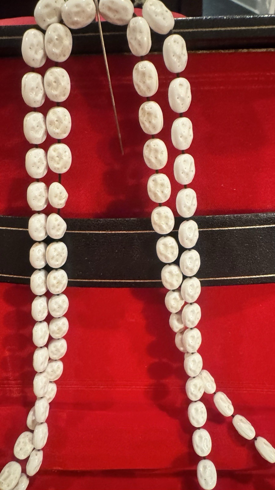 Signed Sarah Cov White Oval Plastic Beaded Strand Necklace Ball/Bead Chain