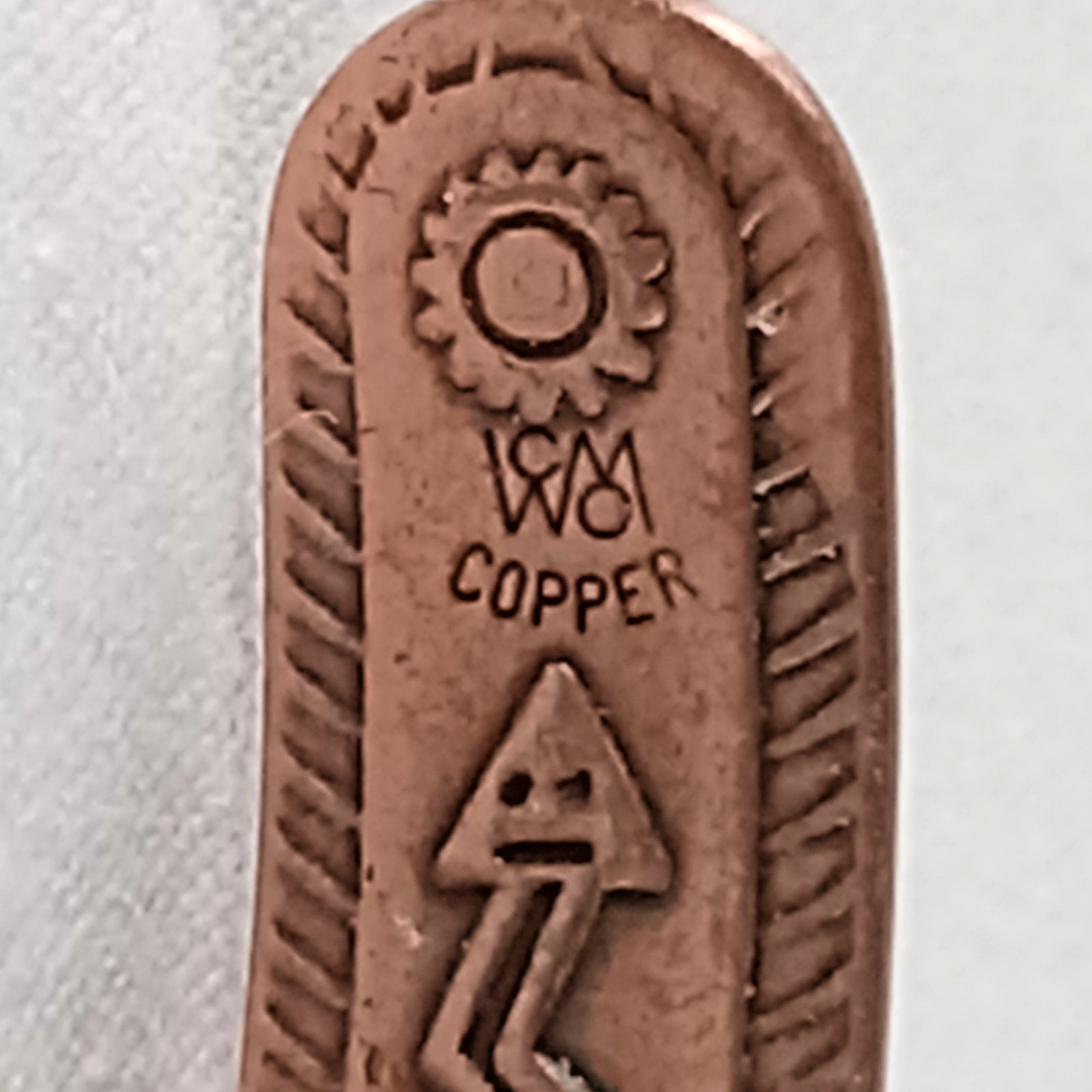 Wheeler Manufacturing Co. solid copper petite cuff embossed arrows 2 1/8″ dia