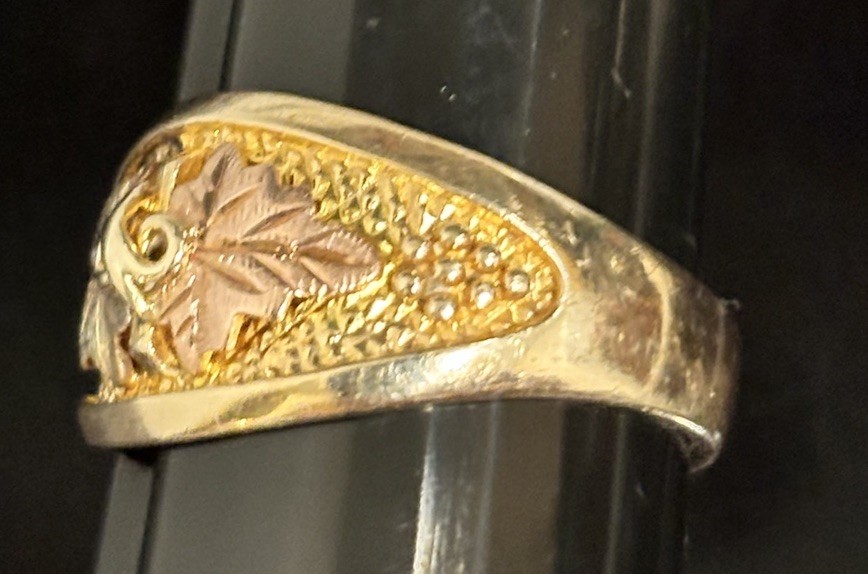 10k Yellow Gold Men’s Landstrom’s Black Hills Gold Tapered Band Ring Size 12