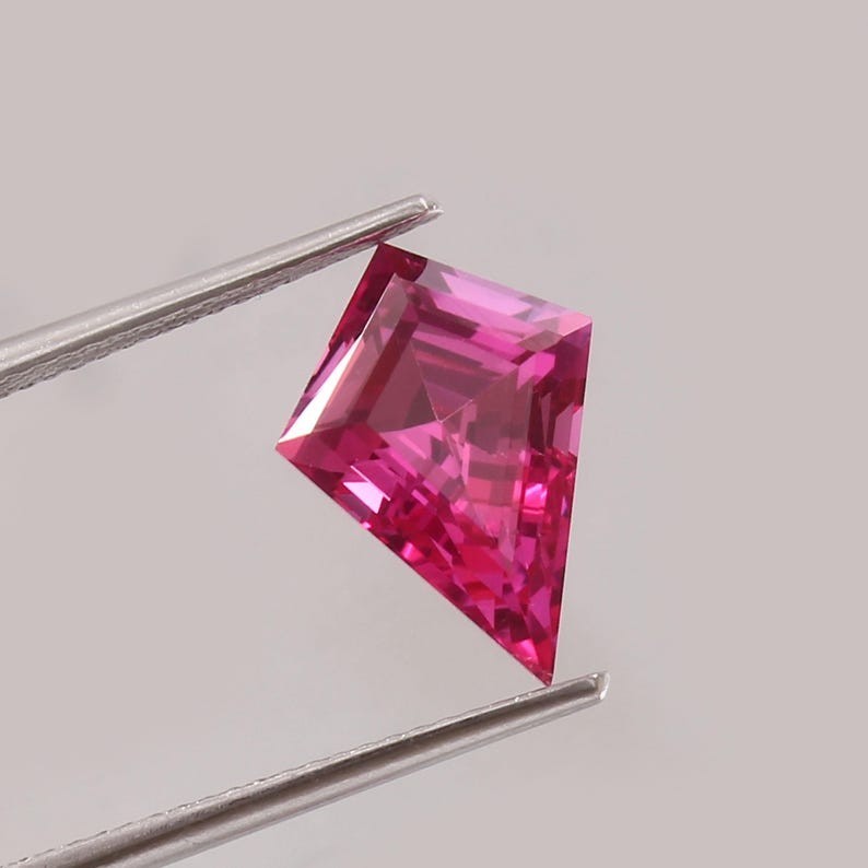 Brand New Arrival Pink Sapphire 5.45 Ct Kite Shape CERTIFIED Cut Loose Gemstone