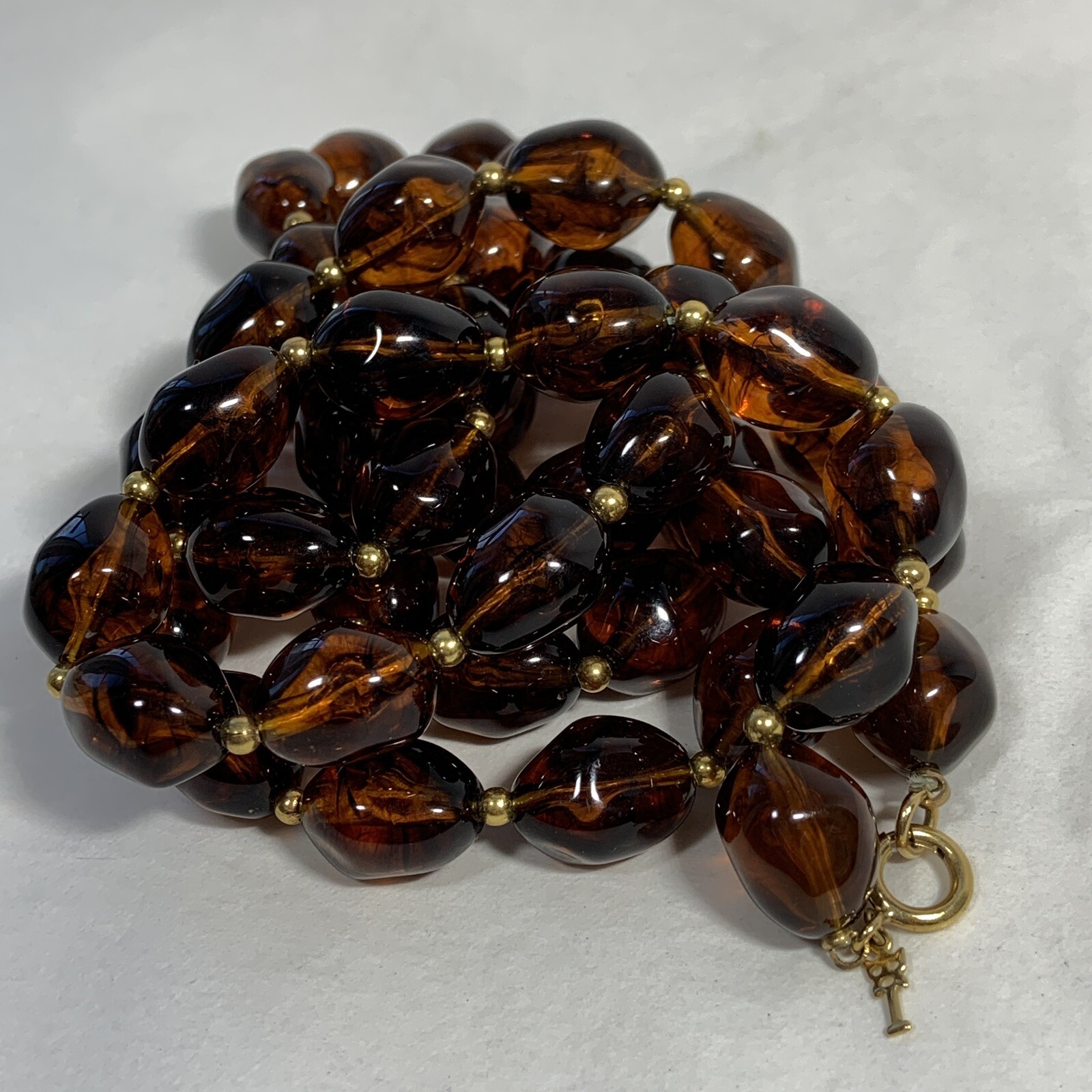 VTG Crown Trifari Lucite Amber Swirl Bead Necklace Oval Nuggets Gold Tone 36″
