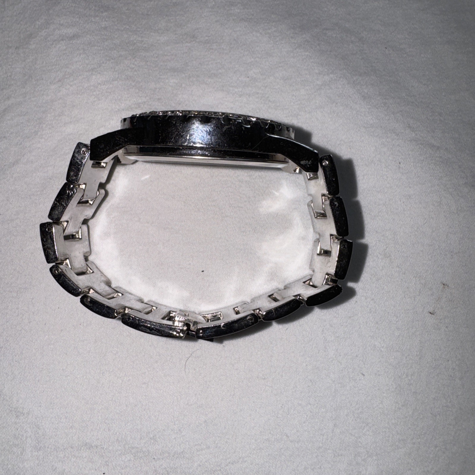 Silver Tone Luxury Analog Wristwatch Pavé Dial Metal Bracelet Round Fixed Bezel