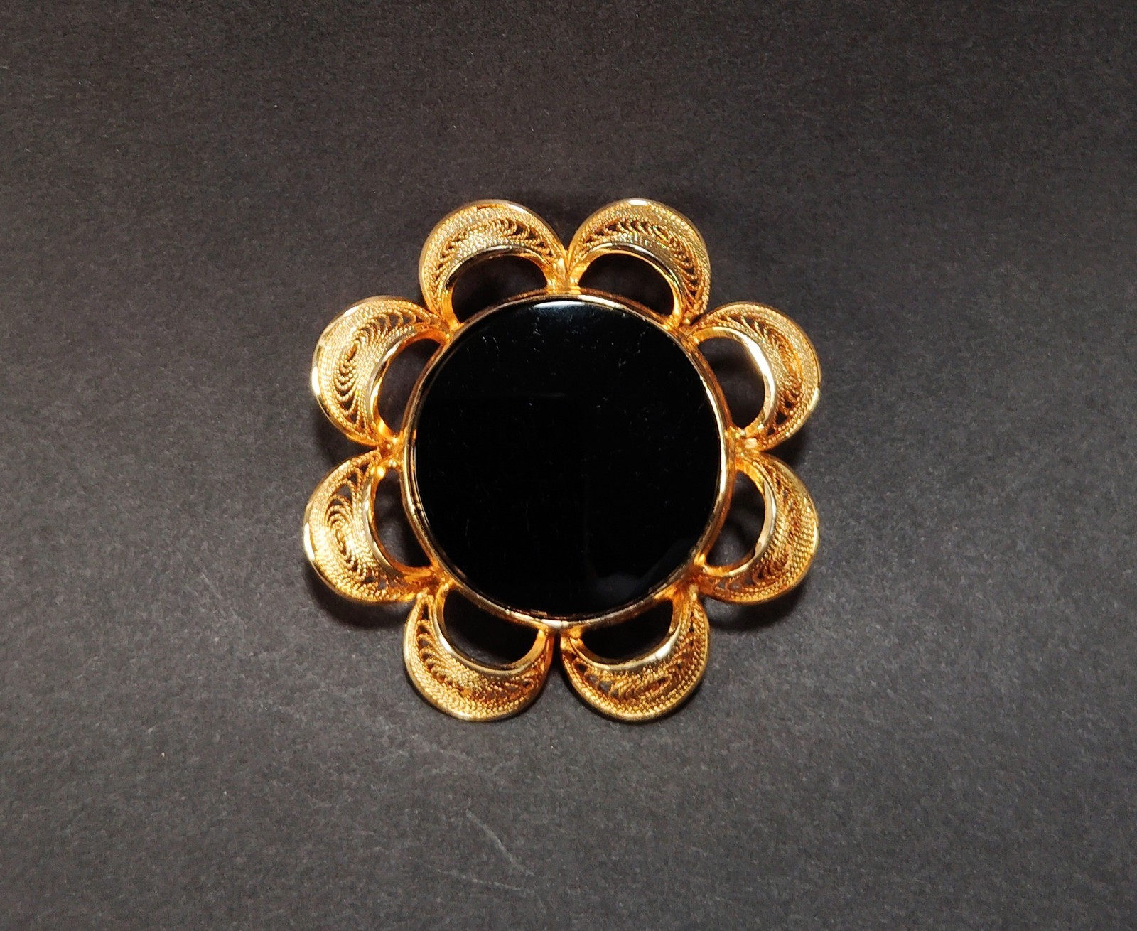 RARE Unique Vtg BURT CASSELL 12K GF Large Onyx Gemstone Sun Floral Design Brooch