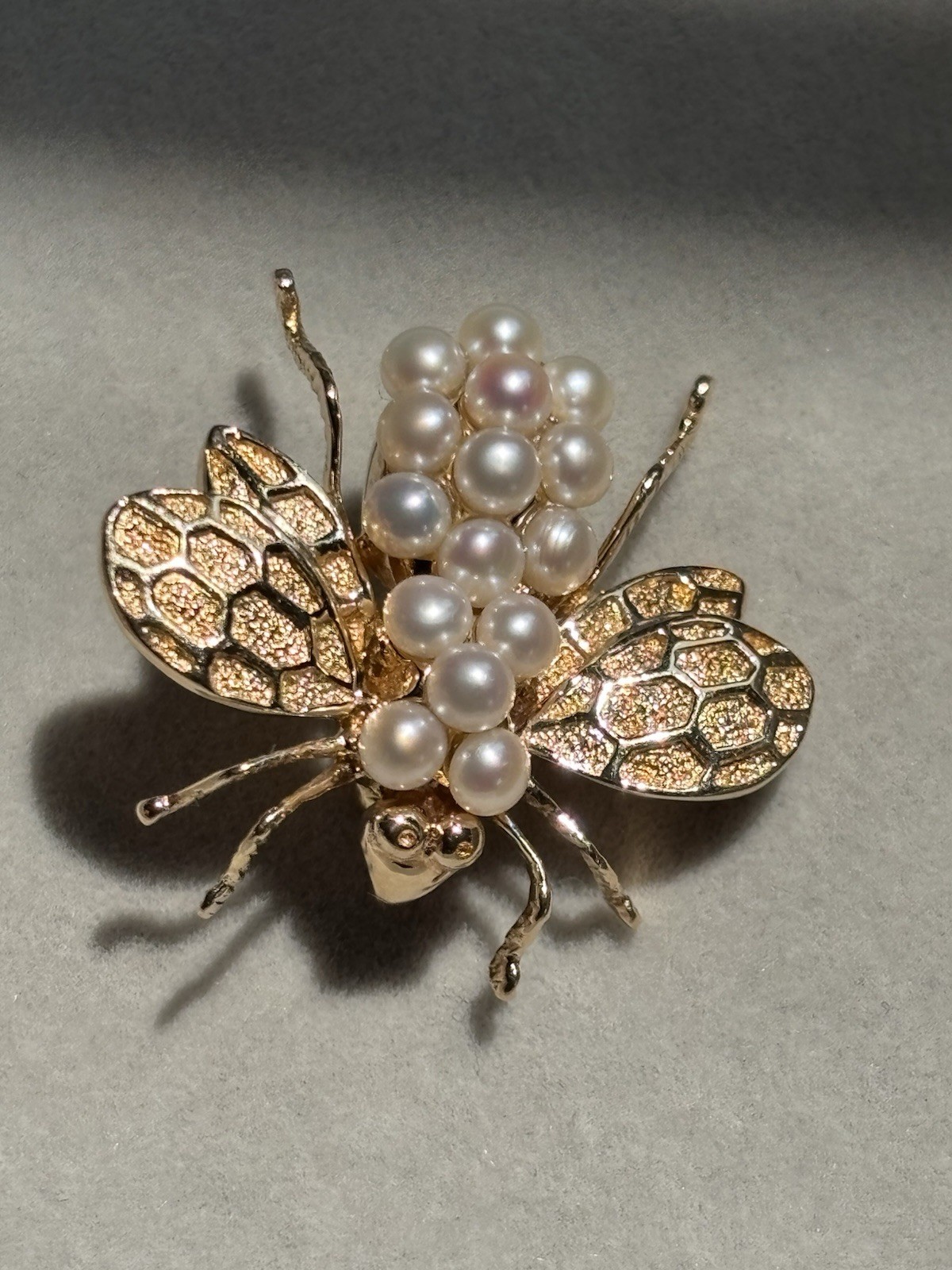 Vintage 14K Solid Yellow Gold Genuine Pearl Bee Brooch Gorgeous 5.67 Grams