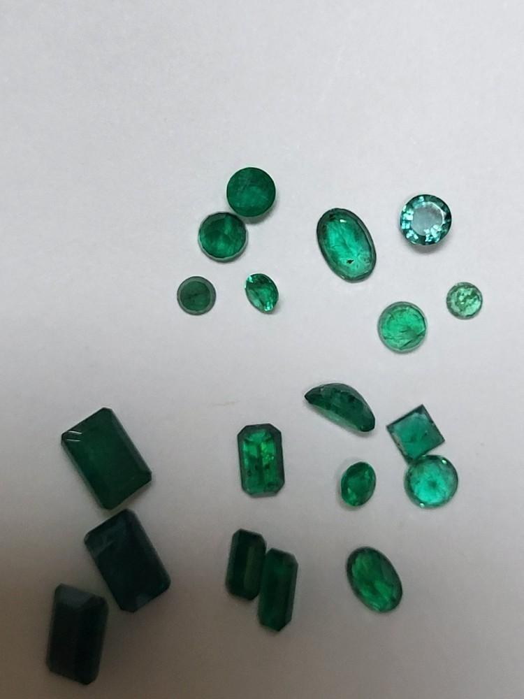19 Genuine EMERALDS 7.5 carats Total Weight Nice Mix of shapes and sizes CHEAP !