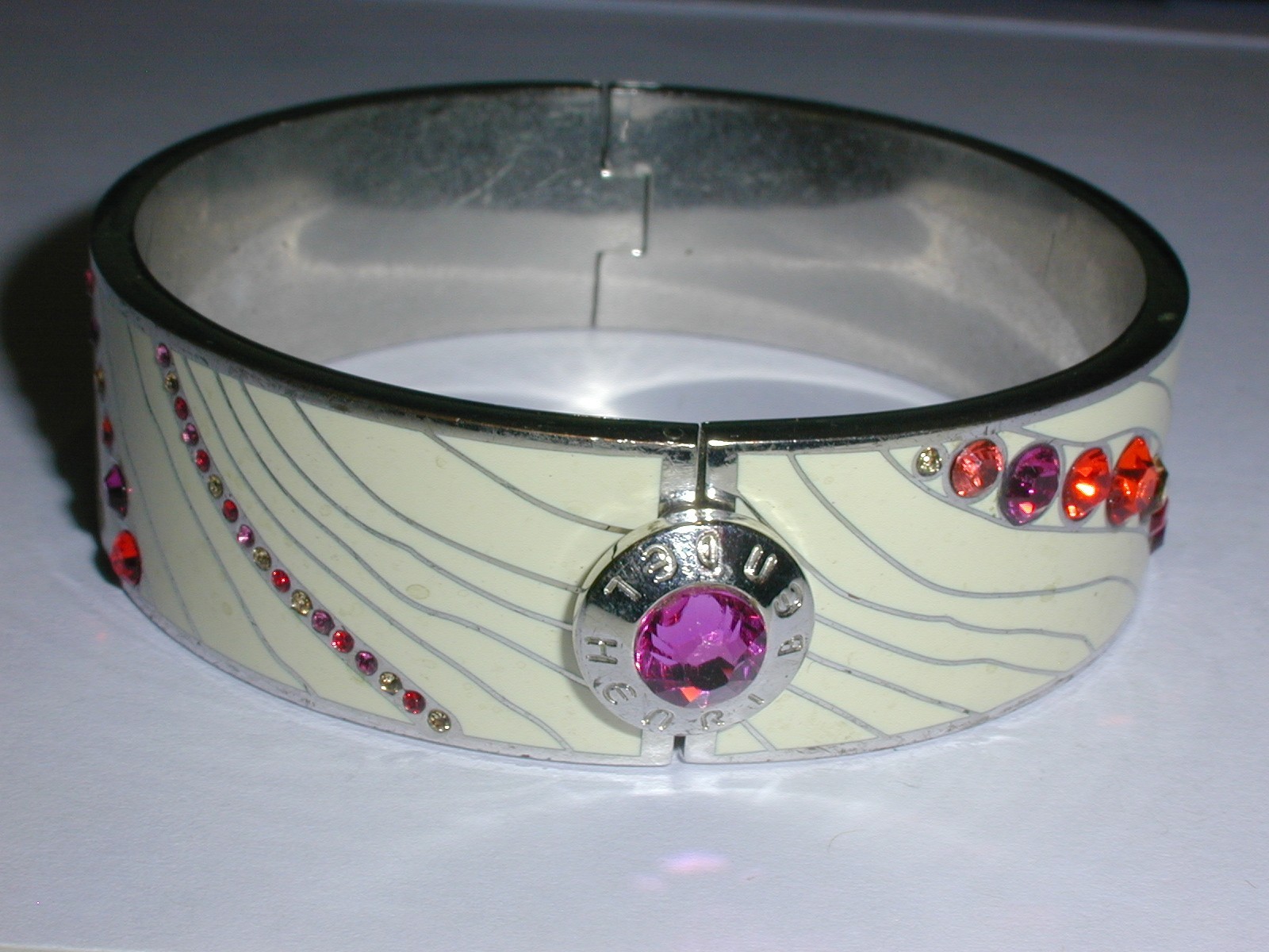 HENRI BENDEL WIDE CREAM ENAMEL- SILVER METAL HINGED CUFF BRACELET W/ STONES 7.5!