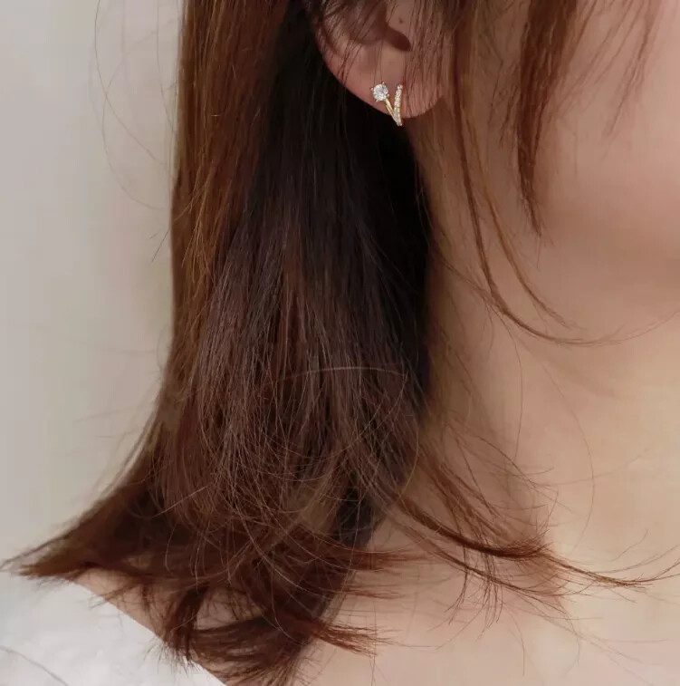 Small Diamonique CZ V shape Stud Earrings White Gold Plated Sterling Silver D20