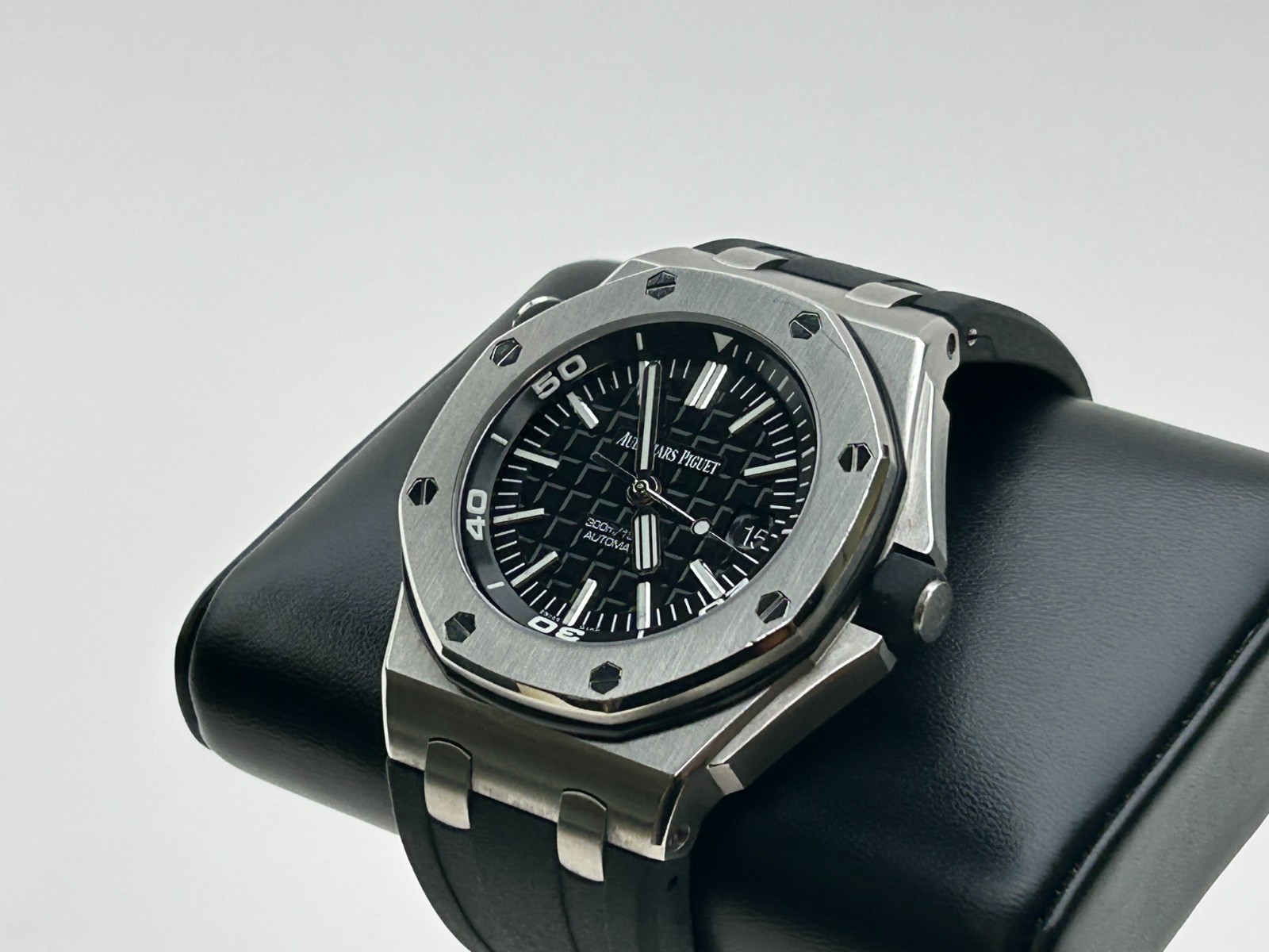 Audemars Piguet Royal Oak Men’s Black Watch – 15710ST.OO.A002CA.01. Full set.
