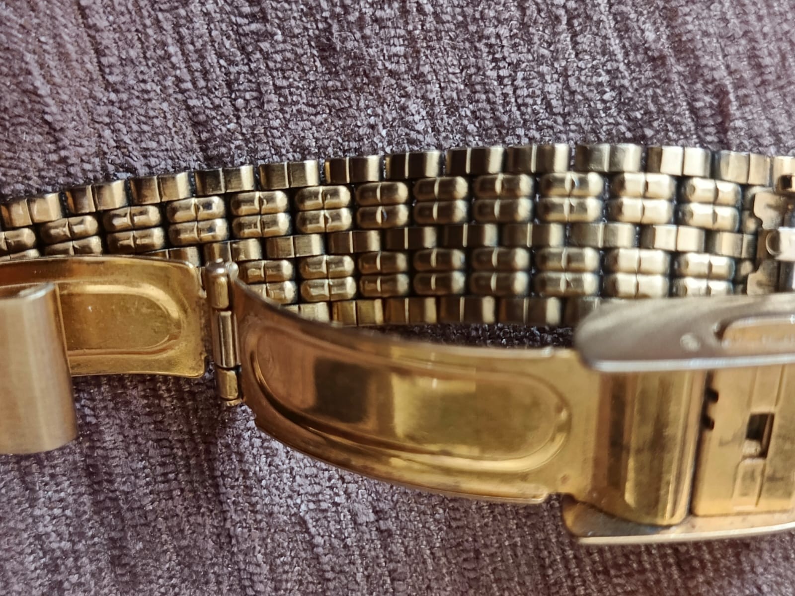 Vintage Citizen Quartz Women’s Dress Watch 5930-S71777 Gold Tone Black Face