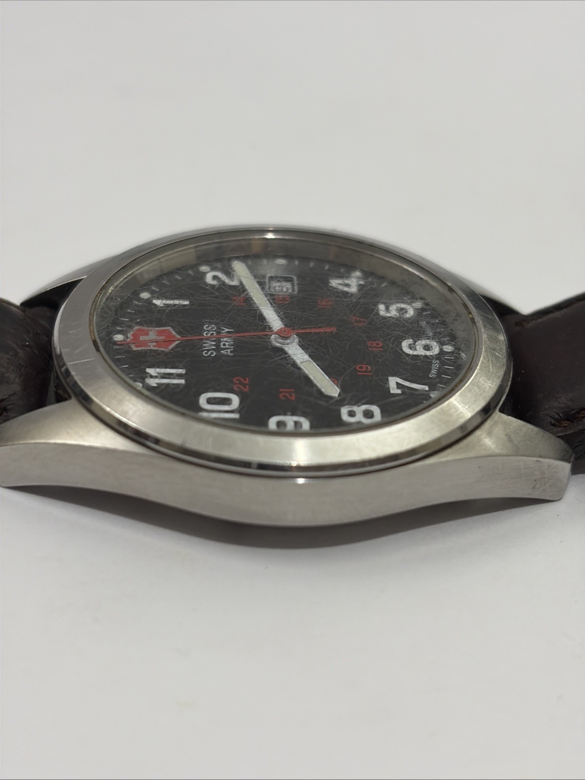 VICTORINOX SWISS ARMY GARRISON MEN’S WATCH 40 MM W/ NEW BATTERY!