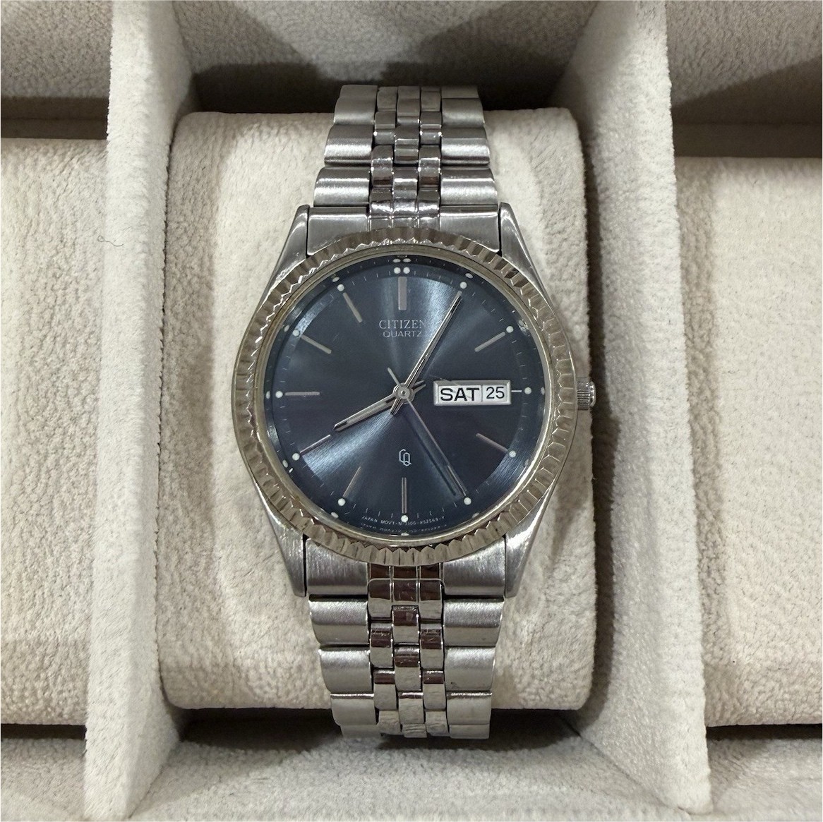 Vintage Citizen Quartz Blue Sunburst Dial Day/Date Stainless Steel Silver Watch