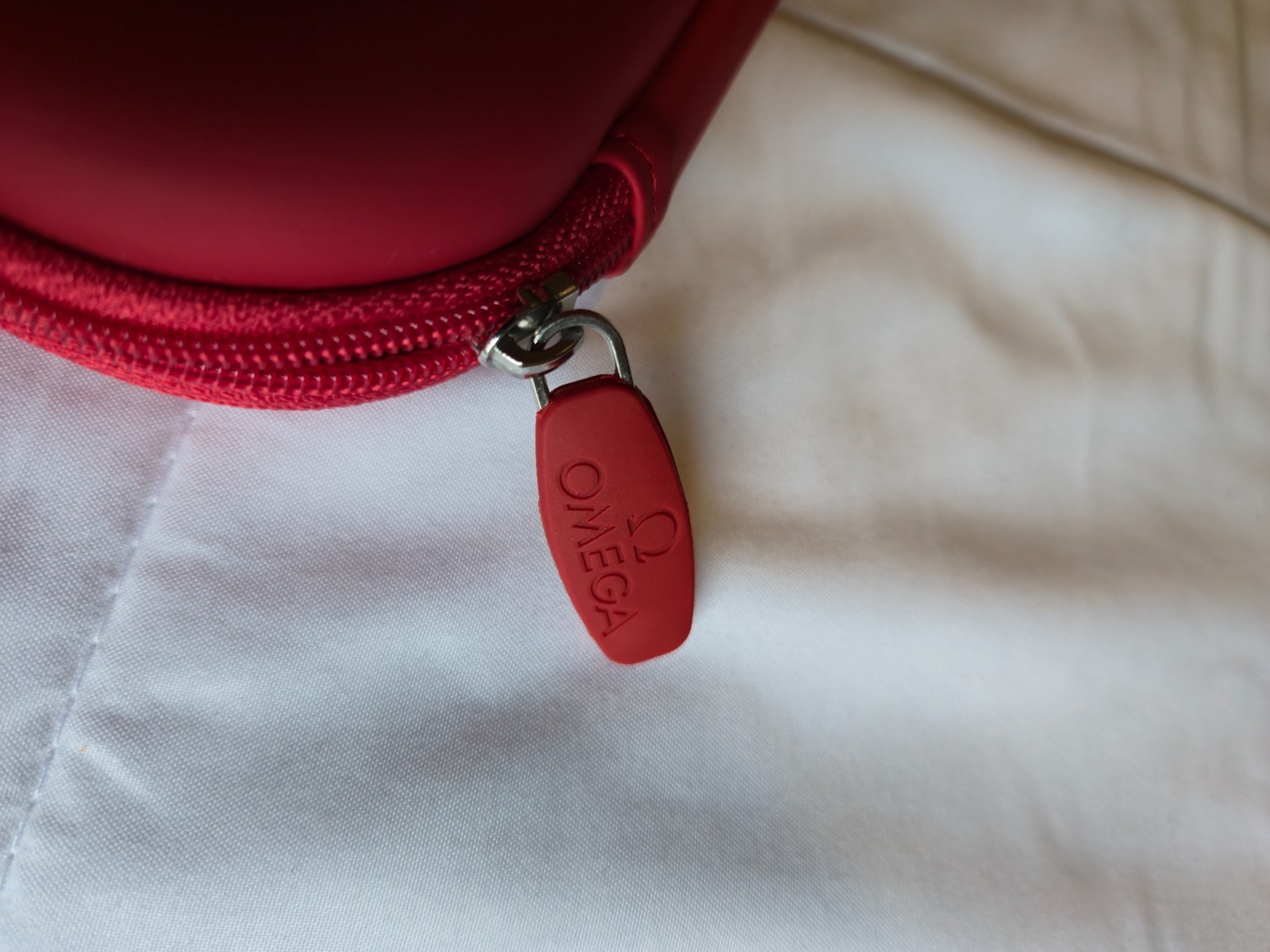 GENUINE OMEGA RED WATCH OR TOOLS TRAVEL CASE ZIPPERED, SIGNED ZIPPER PULL, PAD!!