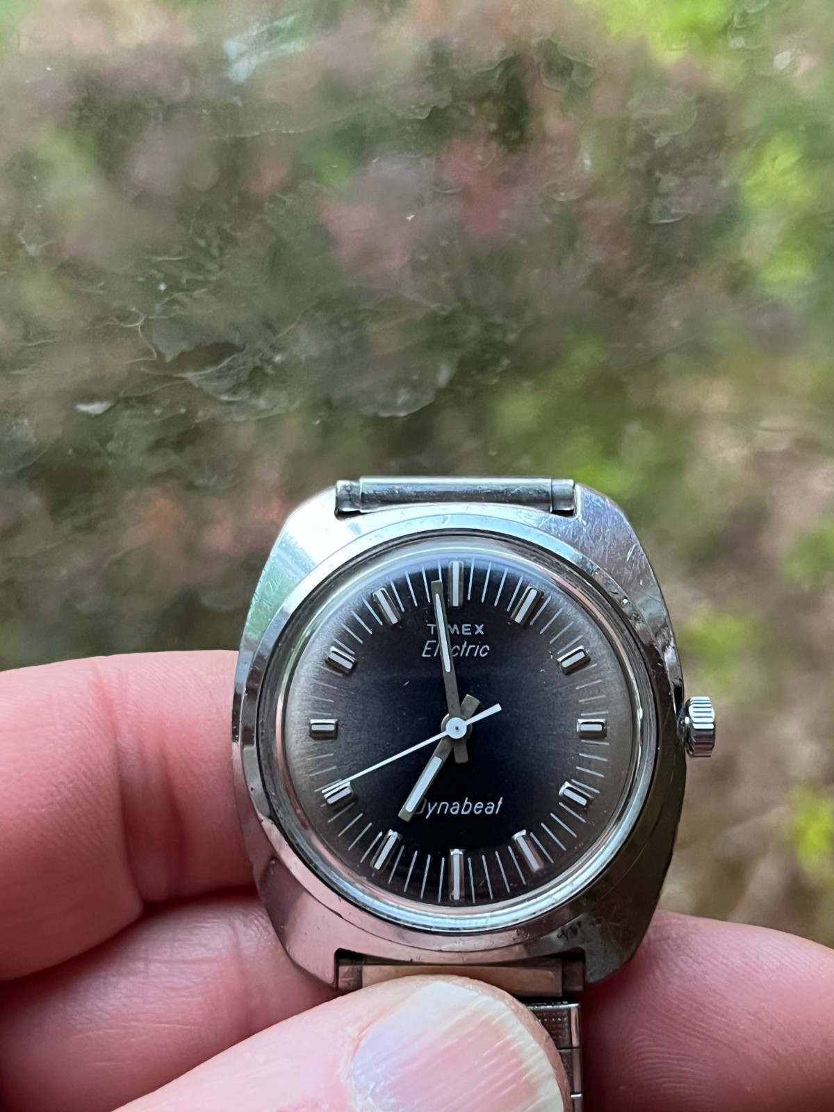 vintage Timex Electric Dynabeat blue dial Watch keeping time