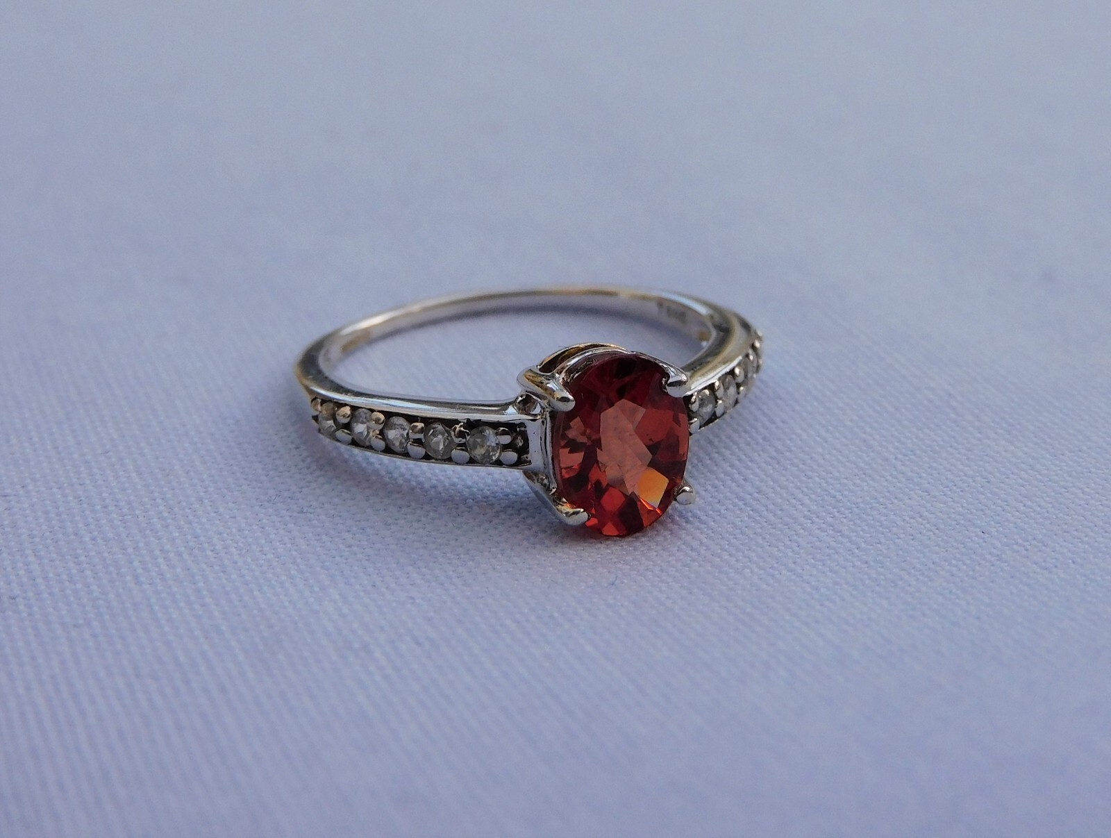 GEMPORIA TGGC CR 9CT WHITE GOLD 1ct RED ANDESINE WHITE TOPAZ RING 2g SIZE N 1/2
