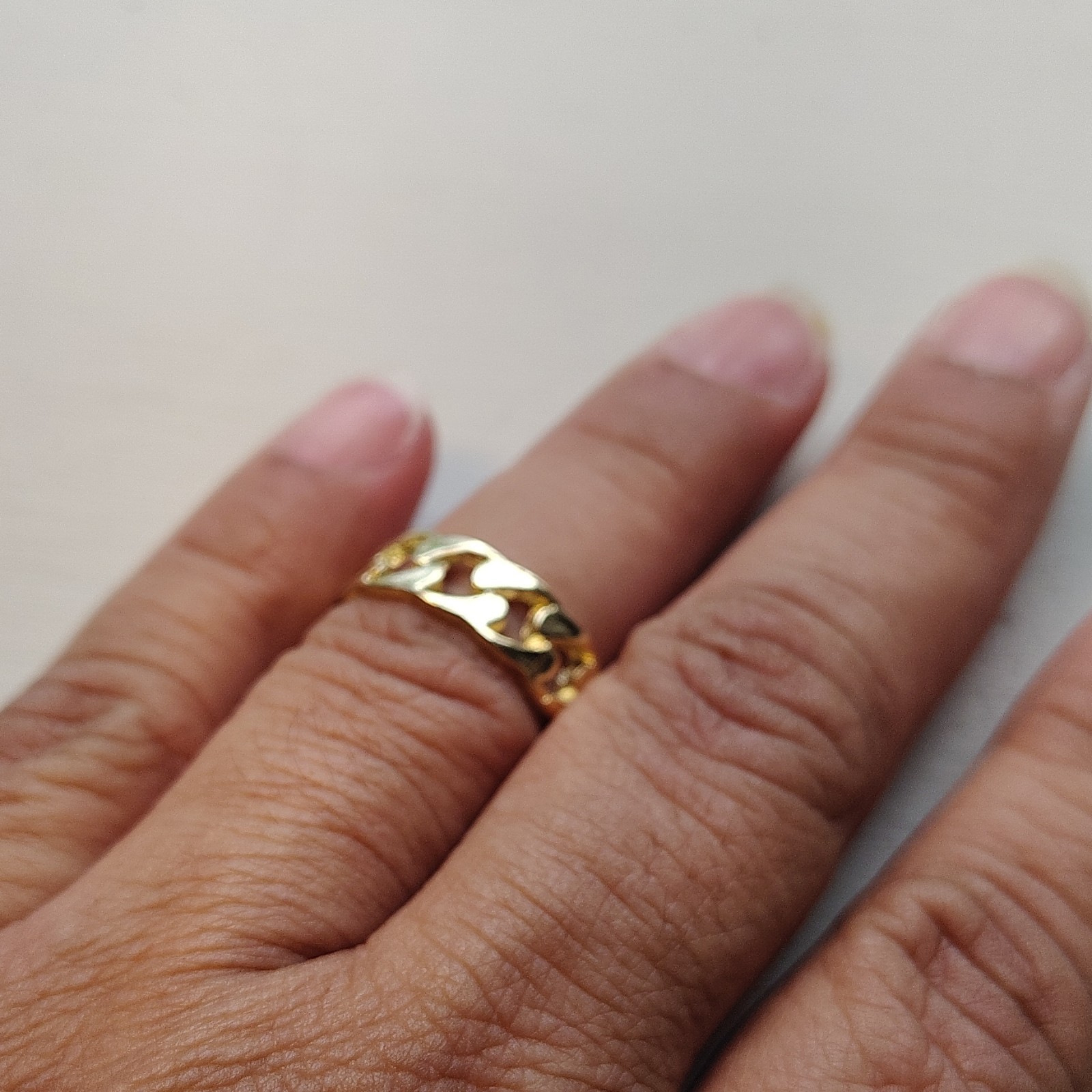 Gold Tone Link Cutout Band Fashion Ring Size 7 No Stone 0 Gemstones