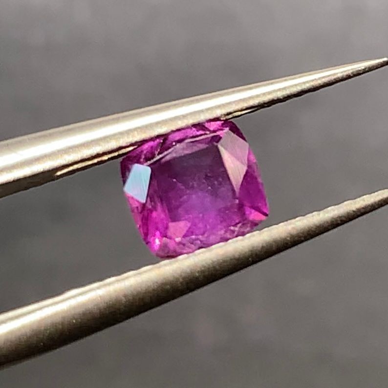 0.85Ct Natural Rare Purplish Pink Kashmir Sapphire