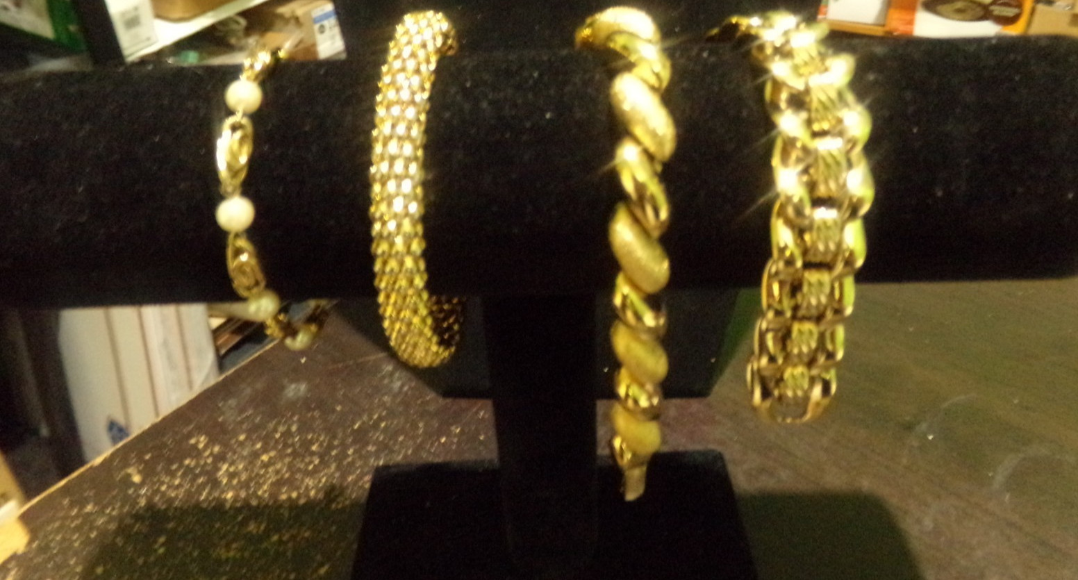 VINTAGE ESTATE FIND OF GOLD BRACELET LOT OF 4